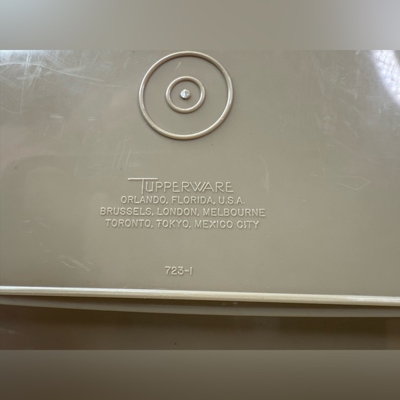 Vintage Tupperware Deviled Egg Keeper Tray, 4 Piece Carrier Holds 16 Item 723-2 - Picture 4 of 5